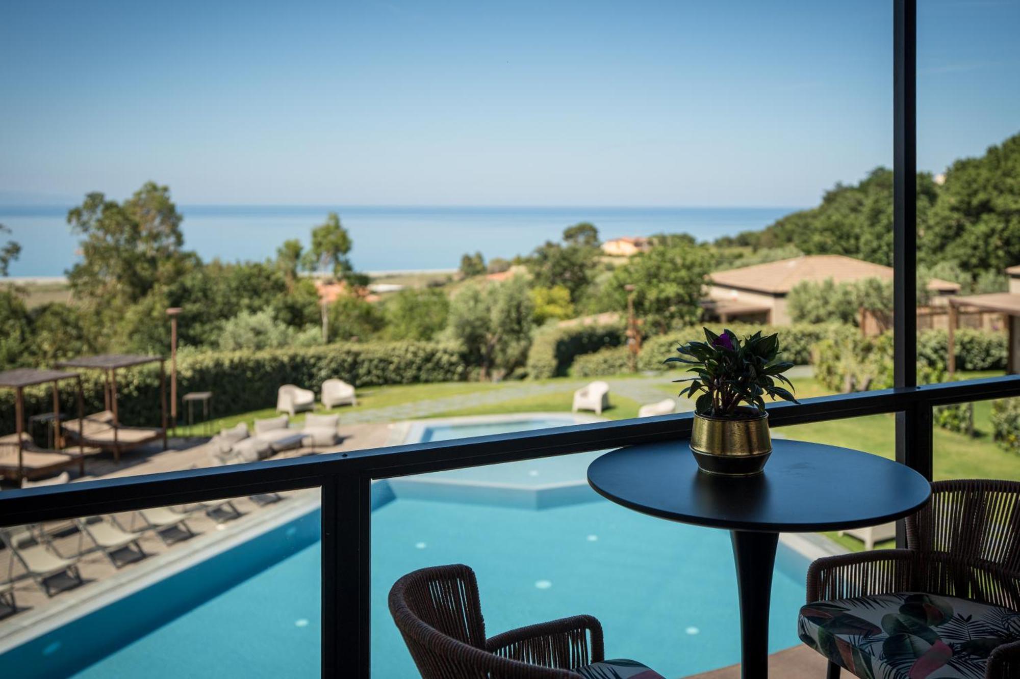 Hang Loose Cottage Hotel & Resort 4 Stelle Gizzeria Calabria Exterior photo